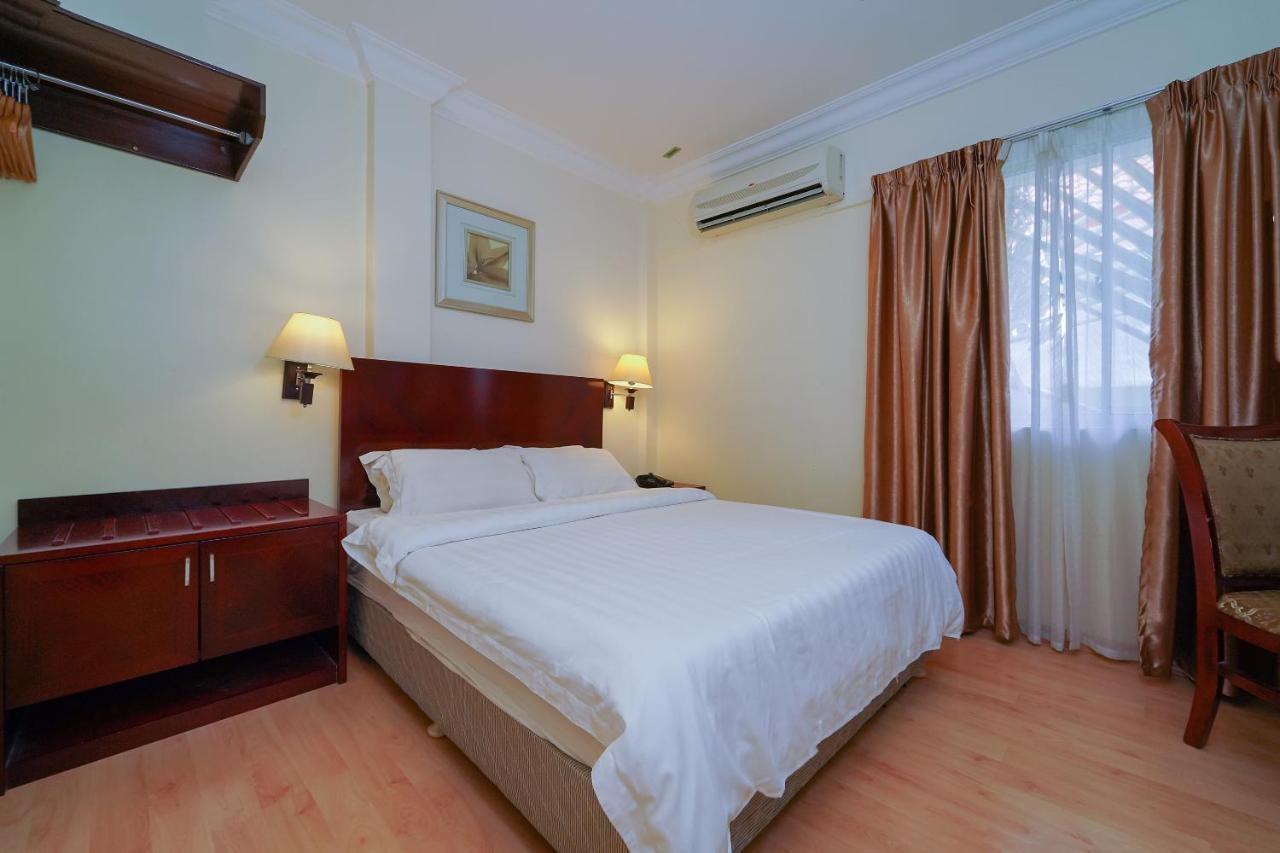 Capital O 89658 Bustani Hotel Джитра Екстериор снимка